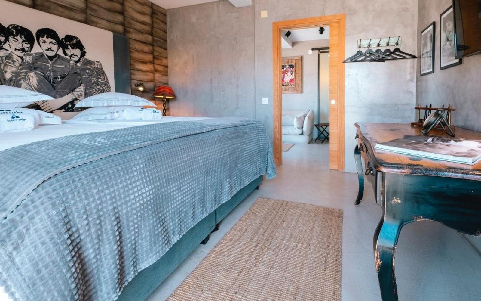 Guest room at Surfers Lodge Peniche in Baleal