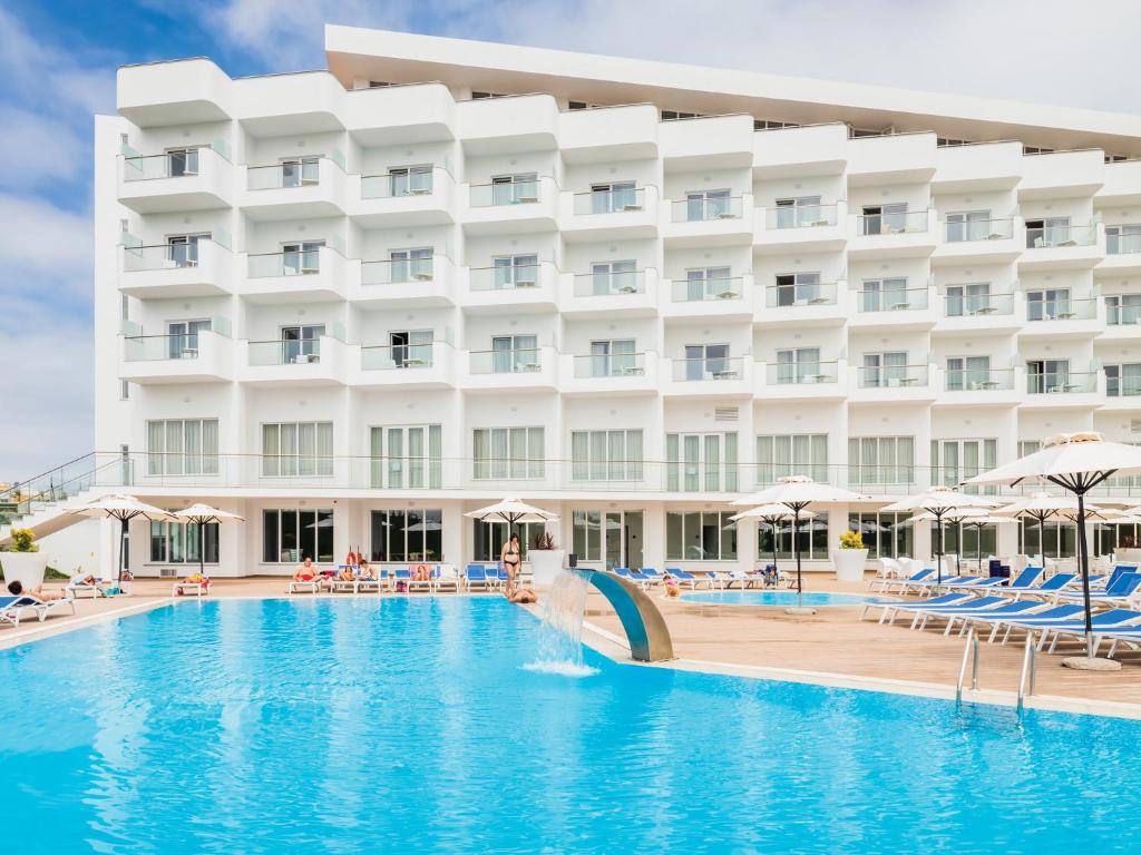 Outdoor swimming pool at MH Peniche