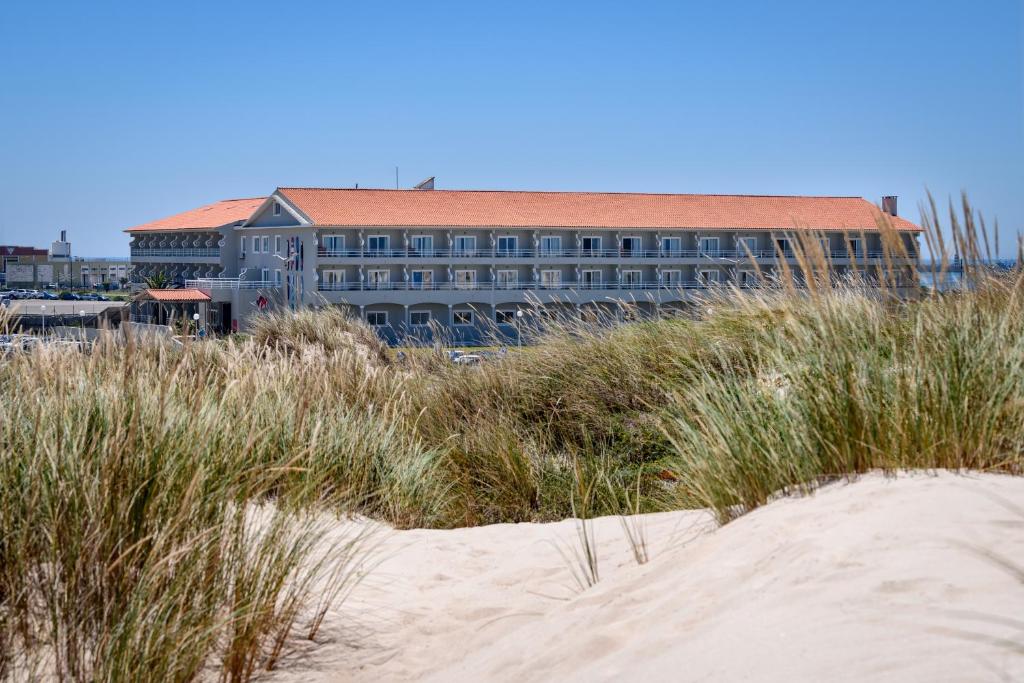 Star inn Peniche beside the beach and dunes