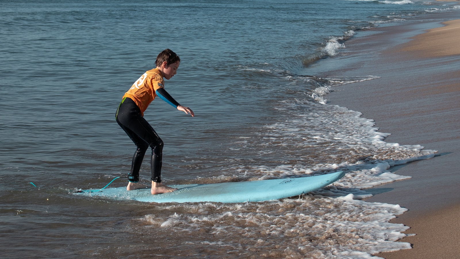 A family-friendly beginner surf session in Peniche