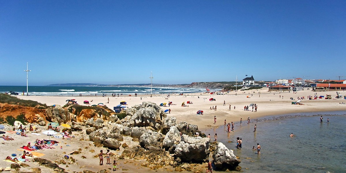 Praia do Baleal with its sandy coves and beachgoers