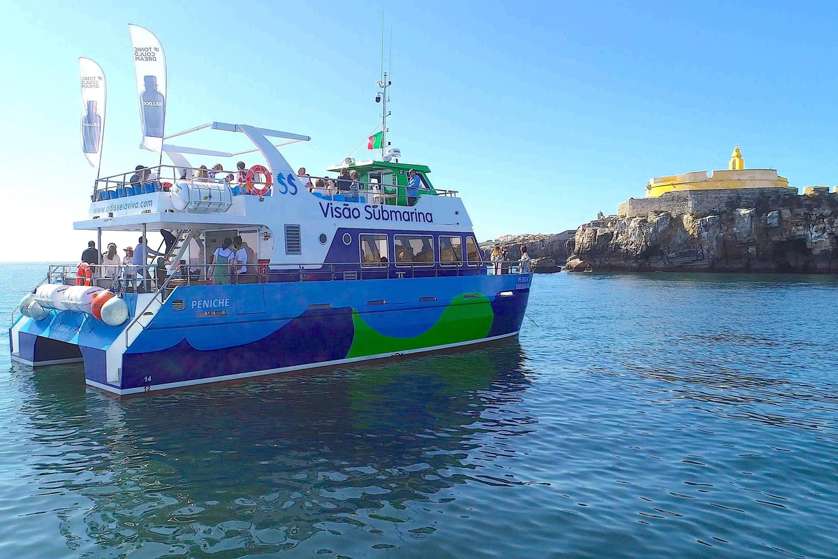Catamaran crossing between Peniche and Berlenga Grande