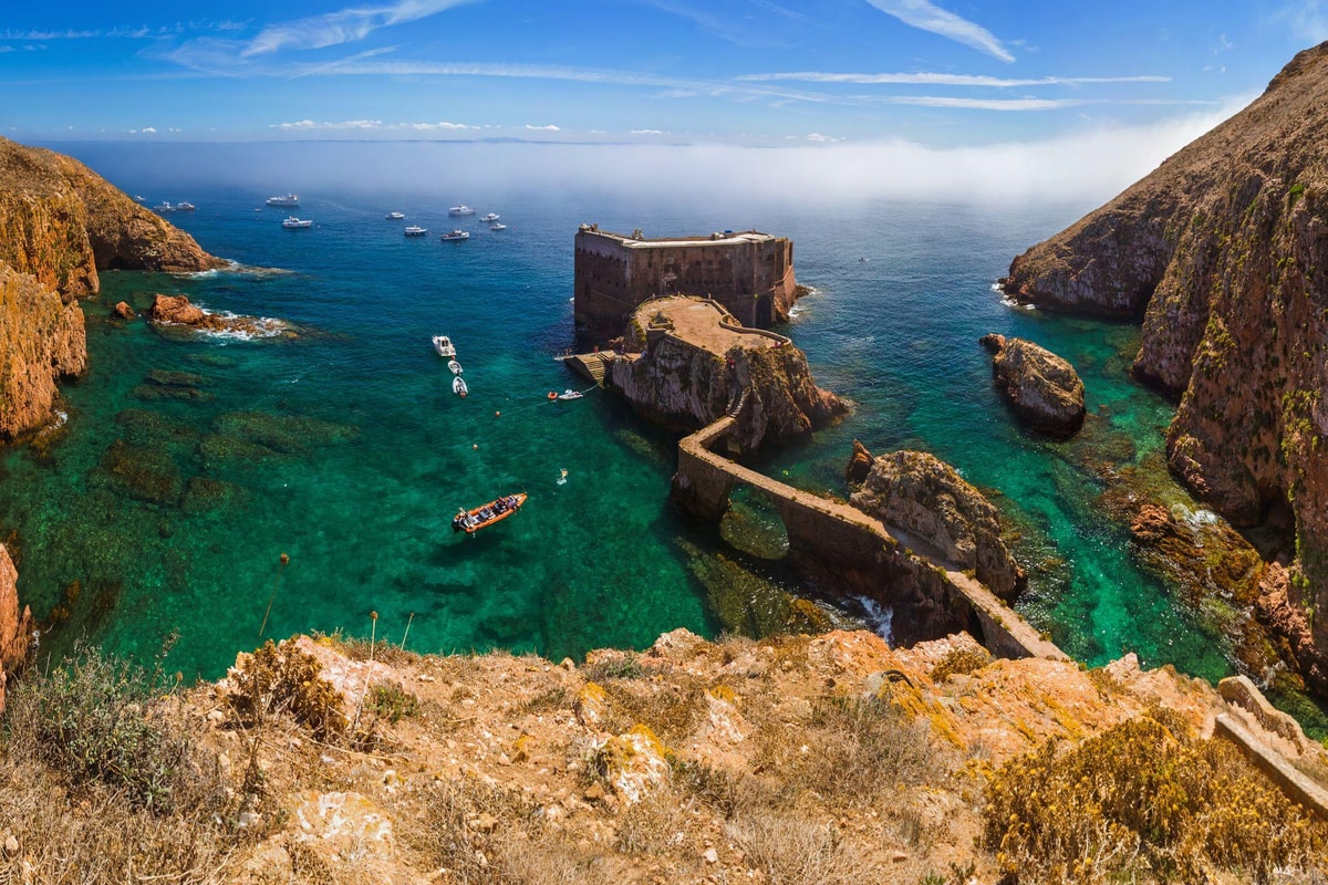 Fort of São João Baptista and turquoise water at Berlenga Grande