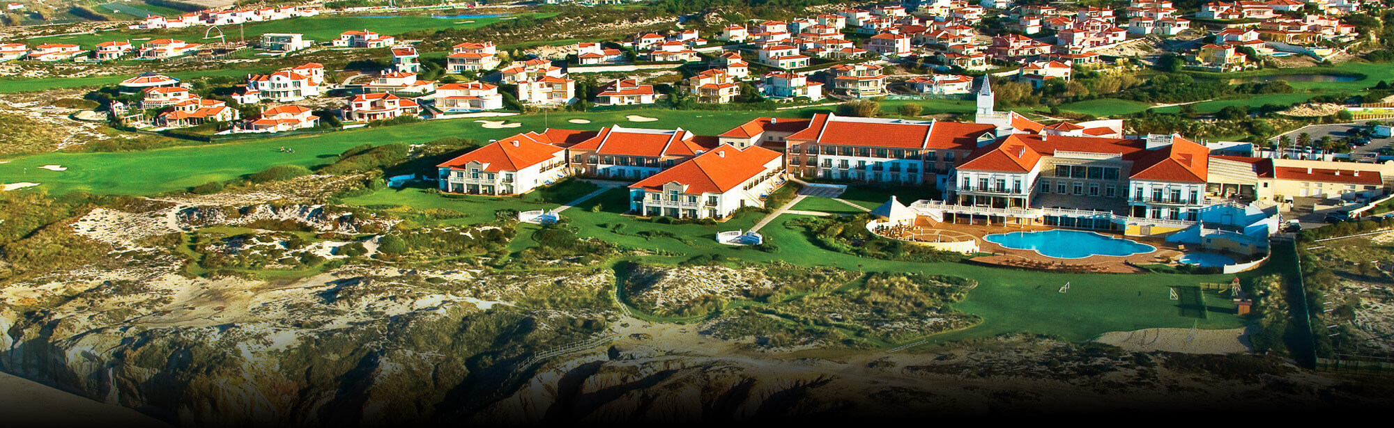 Praia D’El Rey Marriott resort buildings and outdoor pool